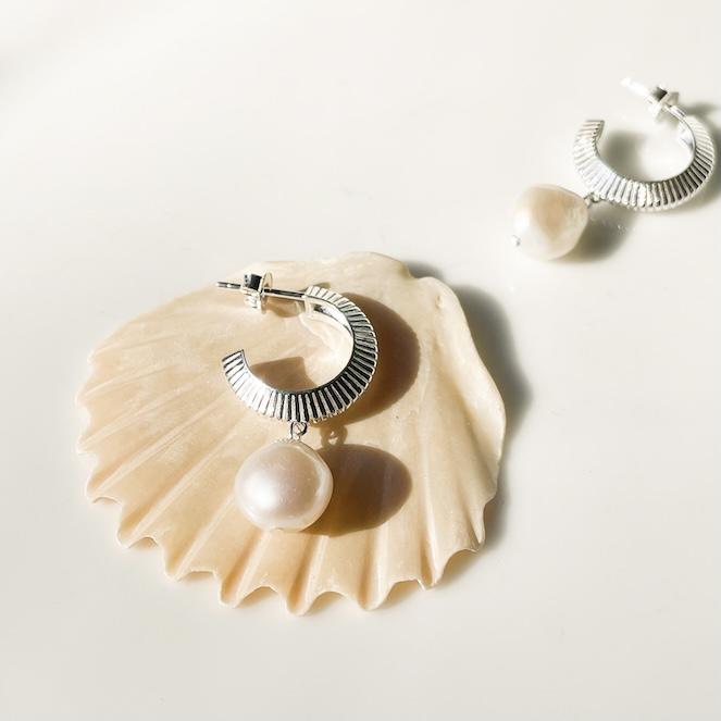 Aada Pearl Earrings - Silver