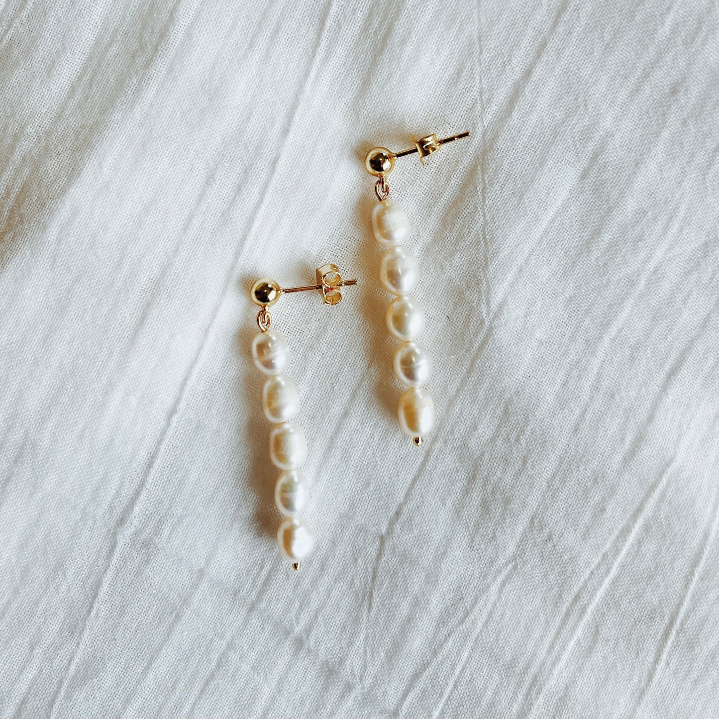 Droplet Pearl Earrings Gold